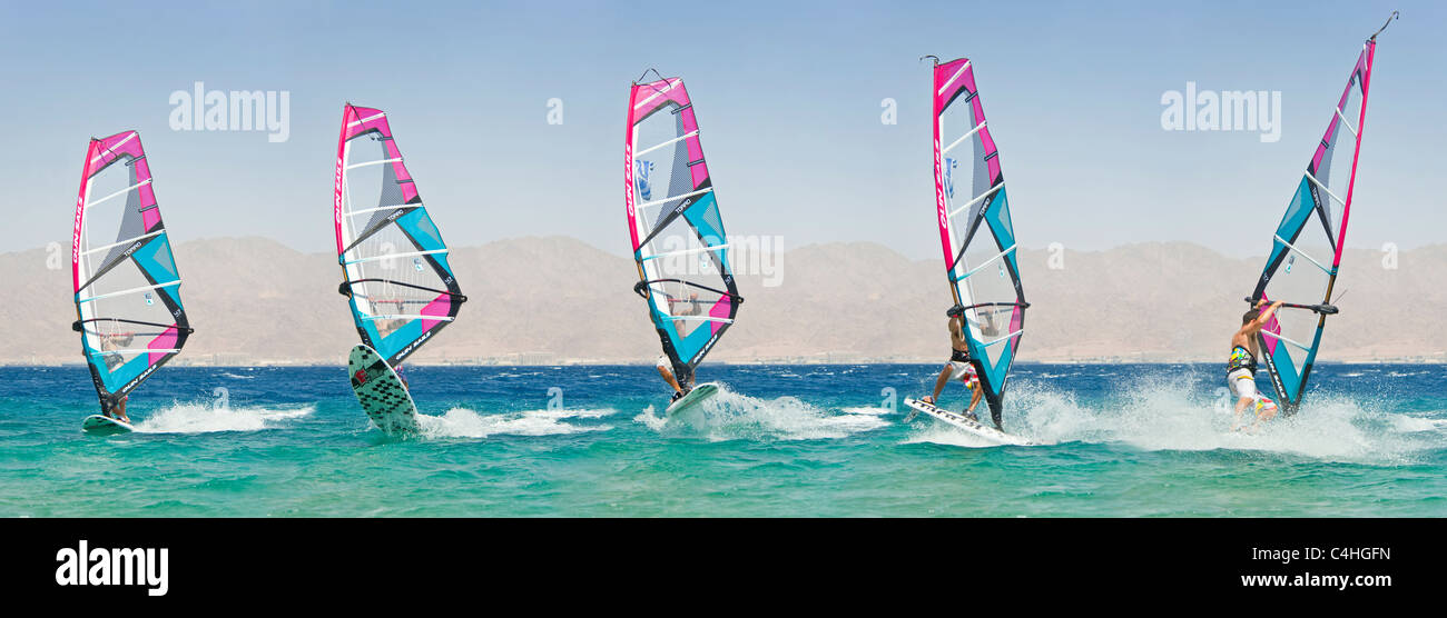 Une vue d'image séquentielle 5 montrant le mouvement d'un windsurfer effectuant des tours sur la mer rouge à la station d'Eilat en Israël Banque D'Images