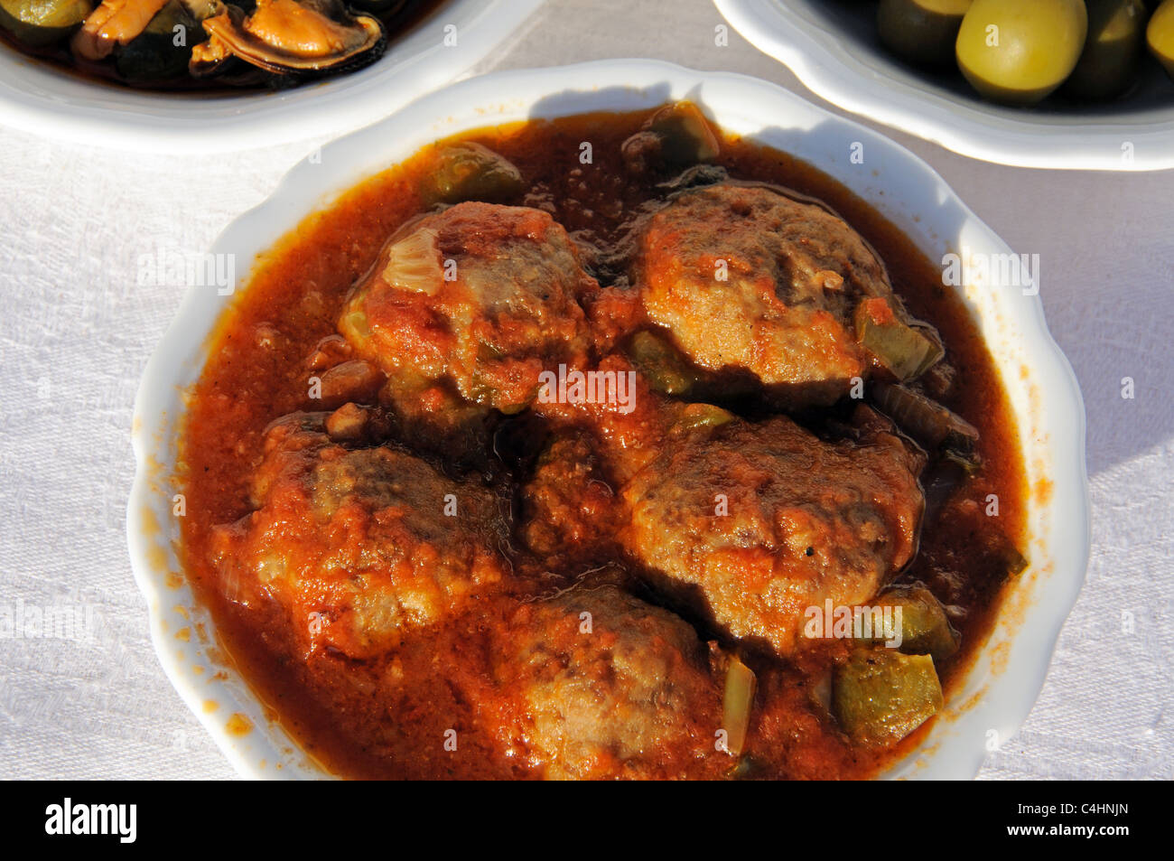 Tapas - Albondigas (boulettes), Costa del Sol, la province de Malaga, Andalousie, Espagne, Europe de l'Ouest. Banque D'Images