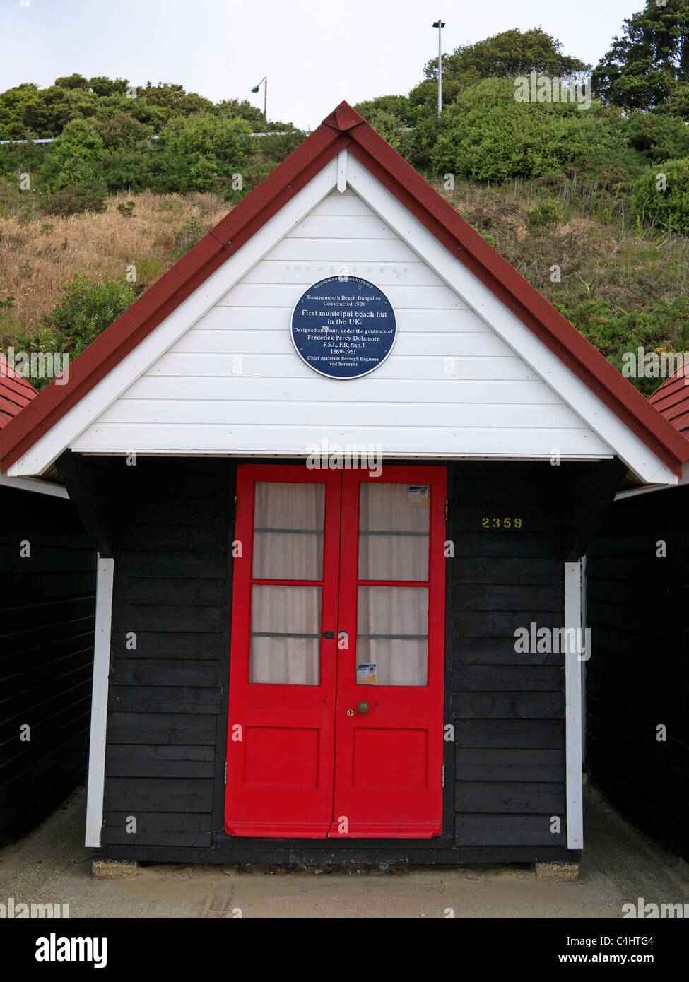 La première cabane de plage municipal construit en 1909 conçu par Frederick Percy Dolamore Royaume-uni Bournemouth Banque D'Images