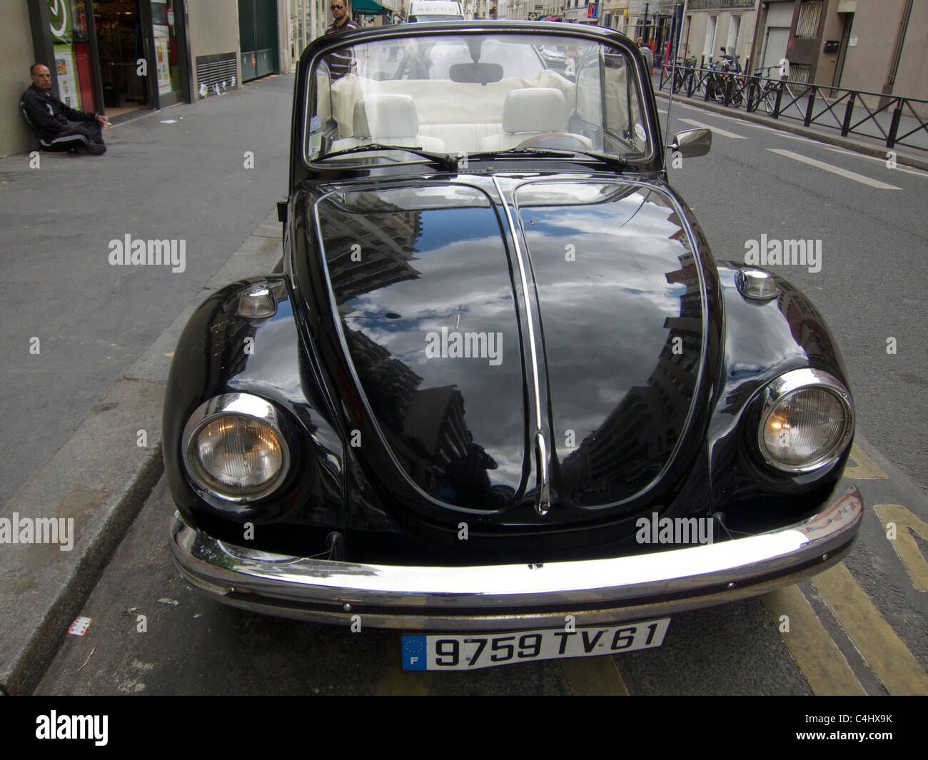 Paris, France, Volkswagen Beetle car garé de voitures de rue anciennes de paris Banque D'Images