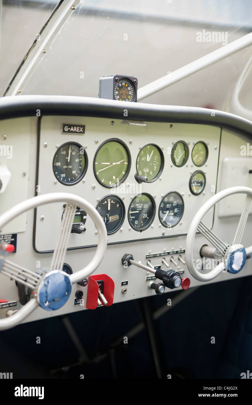 Lumière rouge Berline Aeronca Aircraft Avion Cockpit Banque D'Images