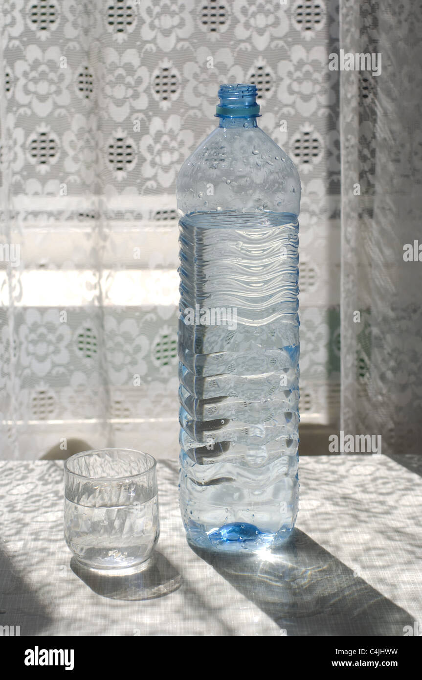 Waterbottle et glas Banque D'Images