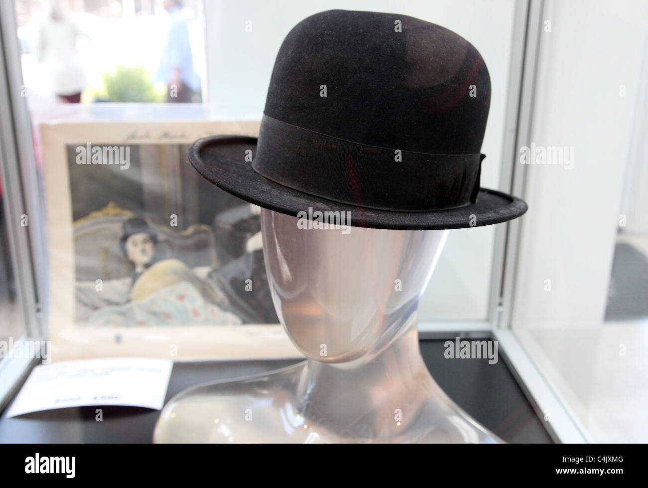 Charlie chaplin chapeau melon Banque de photographies et d'images à haute  résolution - Alamy