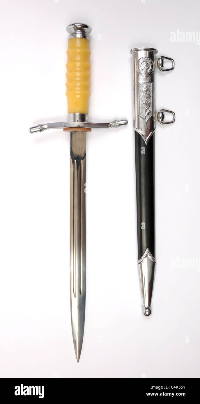 Dague allemande est aussi utilisé pour parade et sortant par l'agent de l'ANV. Banque D'Images