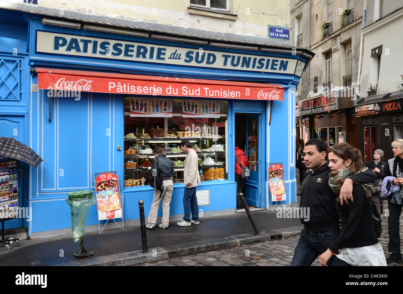 Patisserie du Sud Tunisien sur la Rue de la Harpe, Paris, France. Banque D'Images