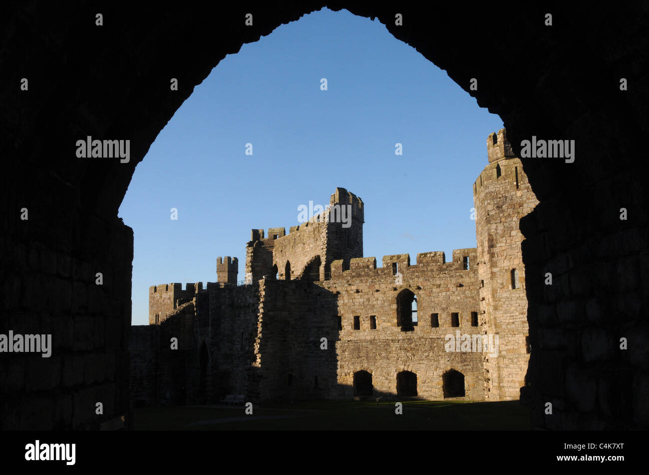 Vue sur Château de Caernarfon, Pays de Galles du Nord Banque D'Images