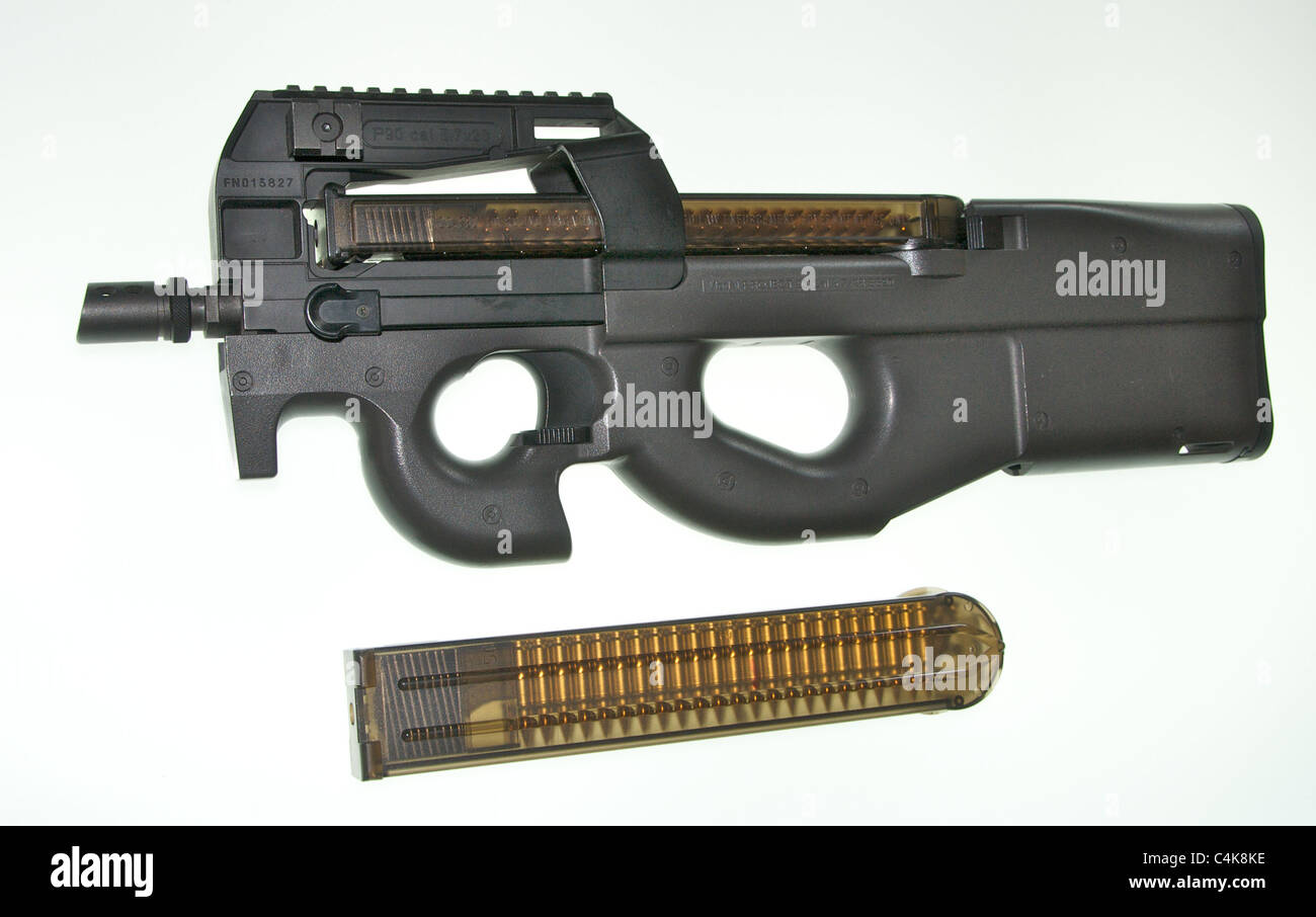 Le FN P90 est une arme de défense personnelle d'incendie (SPP) conçue et fabriquée par la FN Herstal en Belgique. Banque D'Images