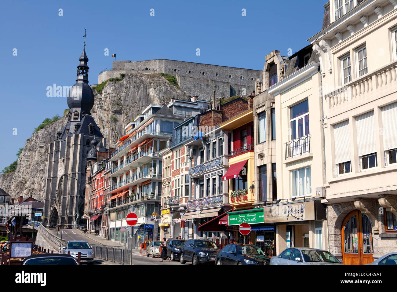 Collégiale Notre-Dame de Dinant, La Citadelle et sur la Meuse, Namur, Wallonie, Belgique Banque D'Images