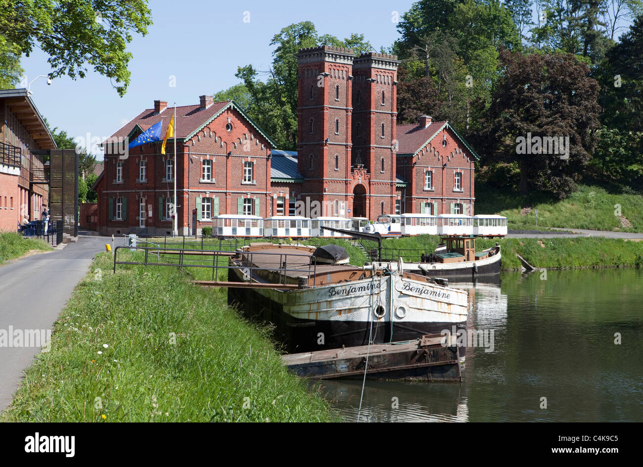 Bateau hydraulique historique ascenseur n°3, Canal du Centre, l'UNESCO World Heritage, Province de Hainaut, Wallonie, Belgique, Europe Banque D'Images