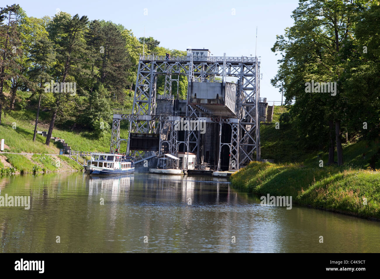 Bateau hydraulique historique ascenseur n°3, Canal du Centre, l'UNESCO World Heritage, Province de Hainaut, Wallonie, Belgique, Europe Banque D'Images