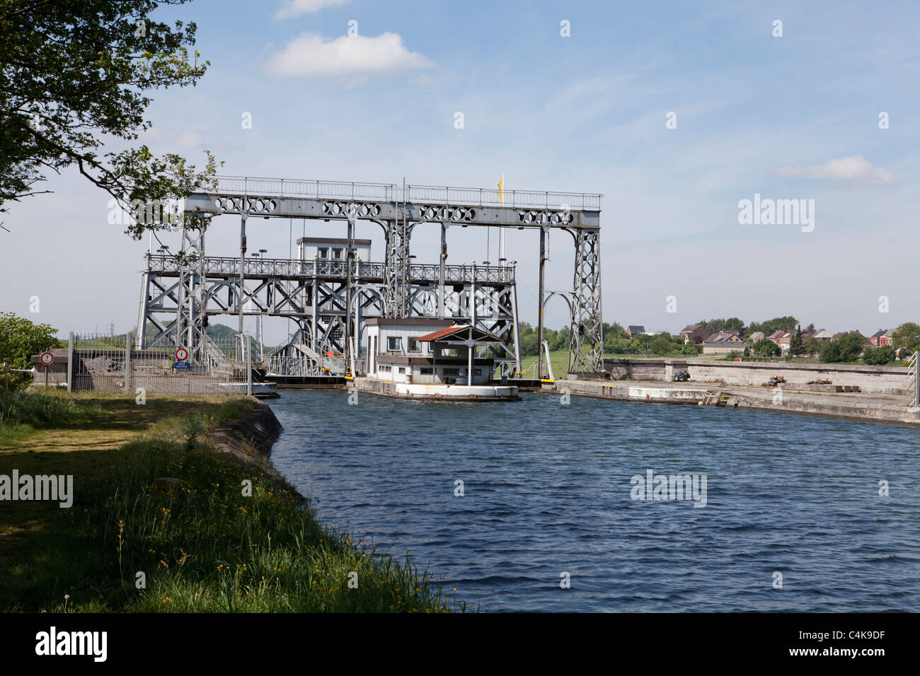 Bateau hydraulique historique ascenseur n°4, Canal du Centre, l'UNESCO World Heritage, Province de Hainaut, Wallonie, Belgique, Europe Banque D'Images