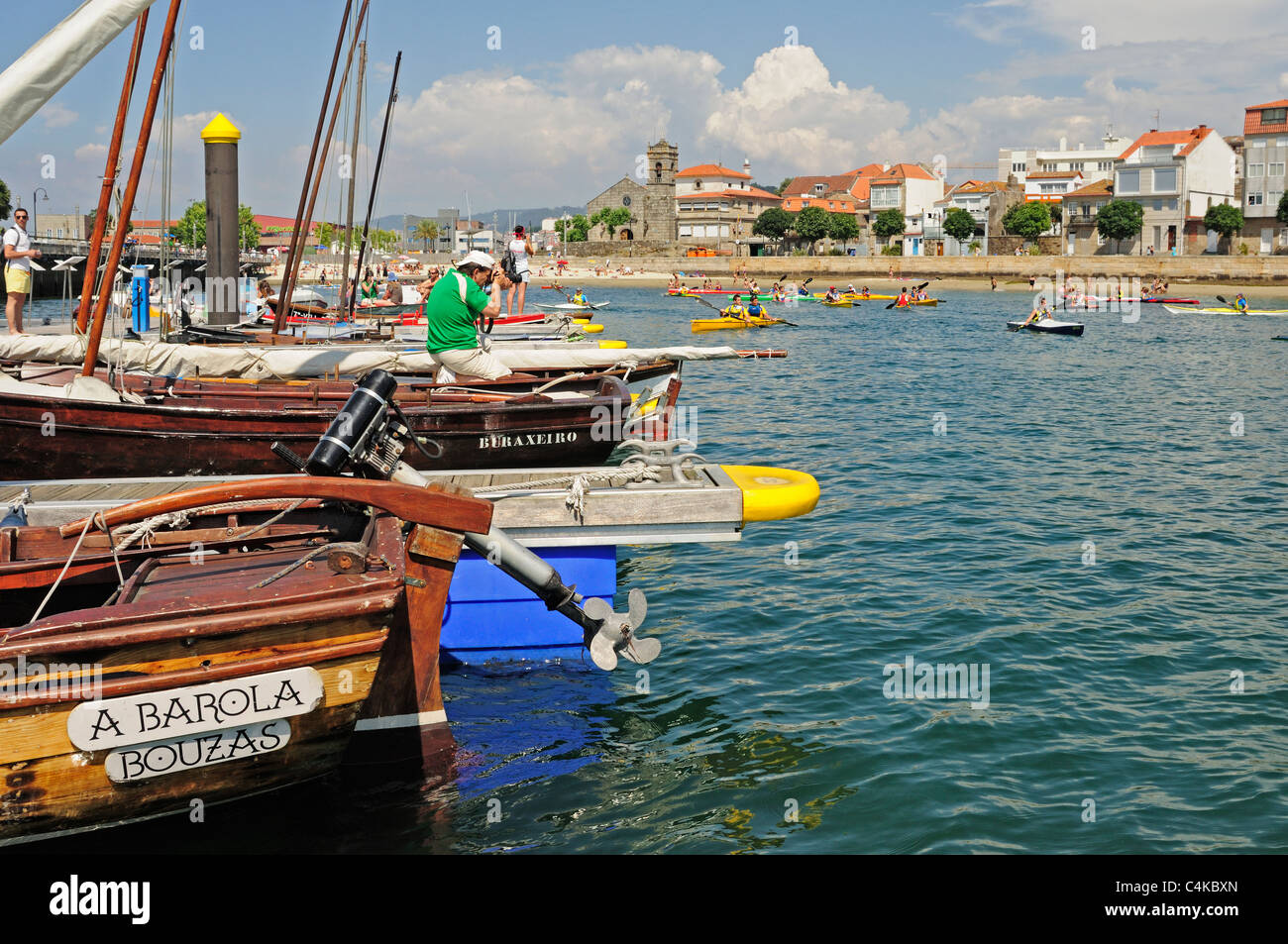 Les bateaux de pêche traditionnels dans Bouzas, Vigo, Espagne. Banque D'Images