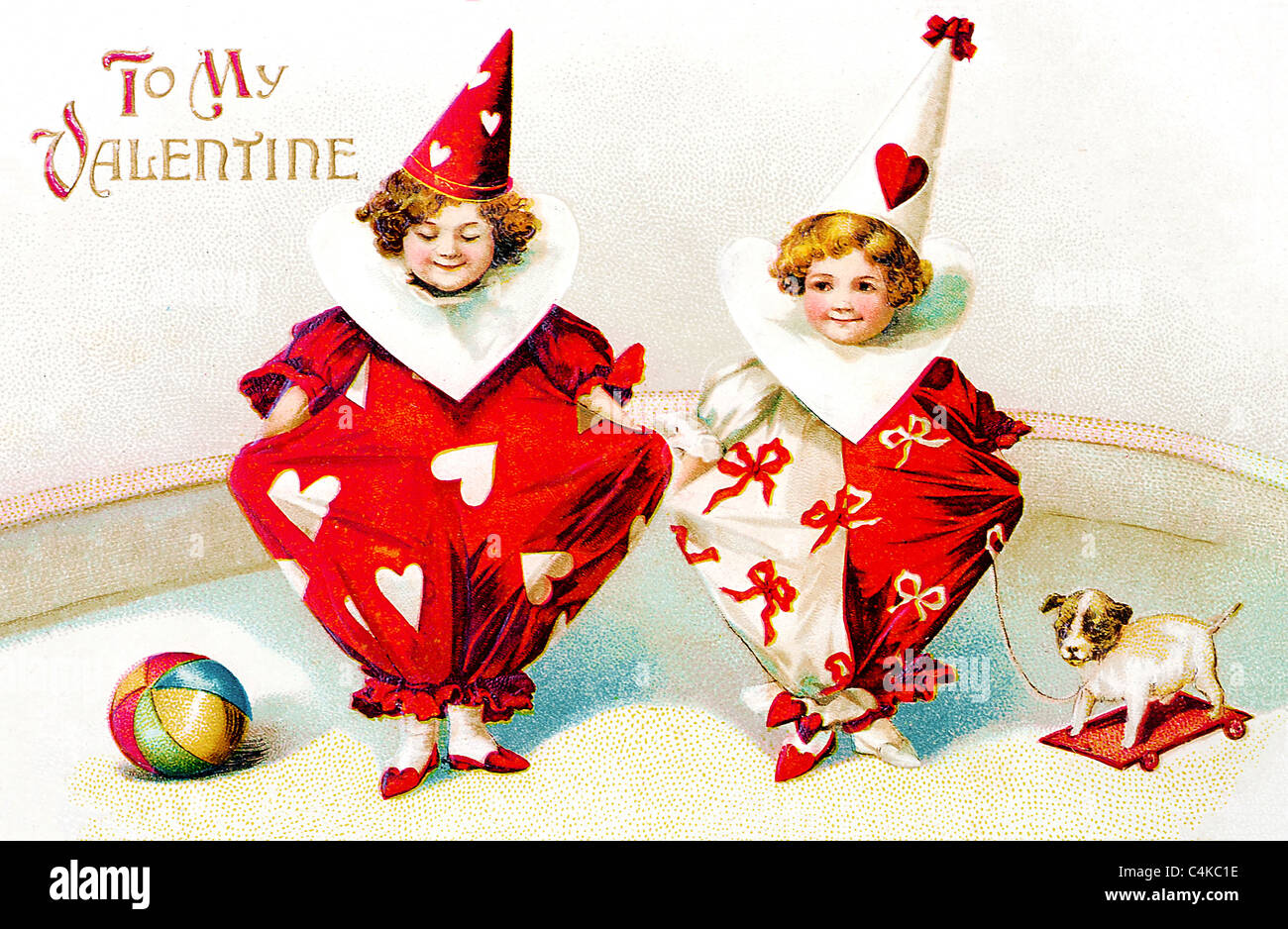 Vintage Valentine's Day greeting postcard de deux enfants clown pierrot et son chien par l'artiste renommé Ellen H. Clapsaddle Banque D'Images