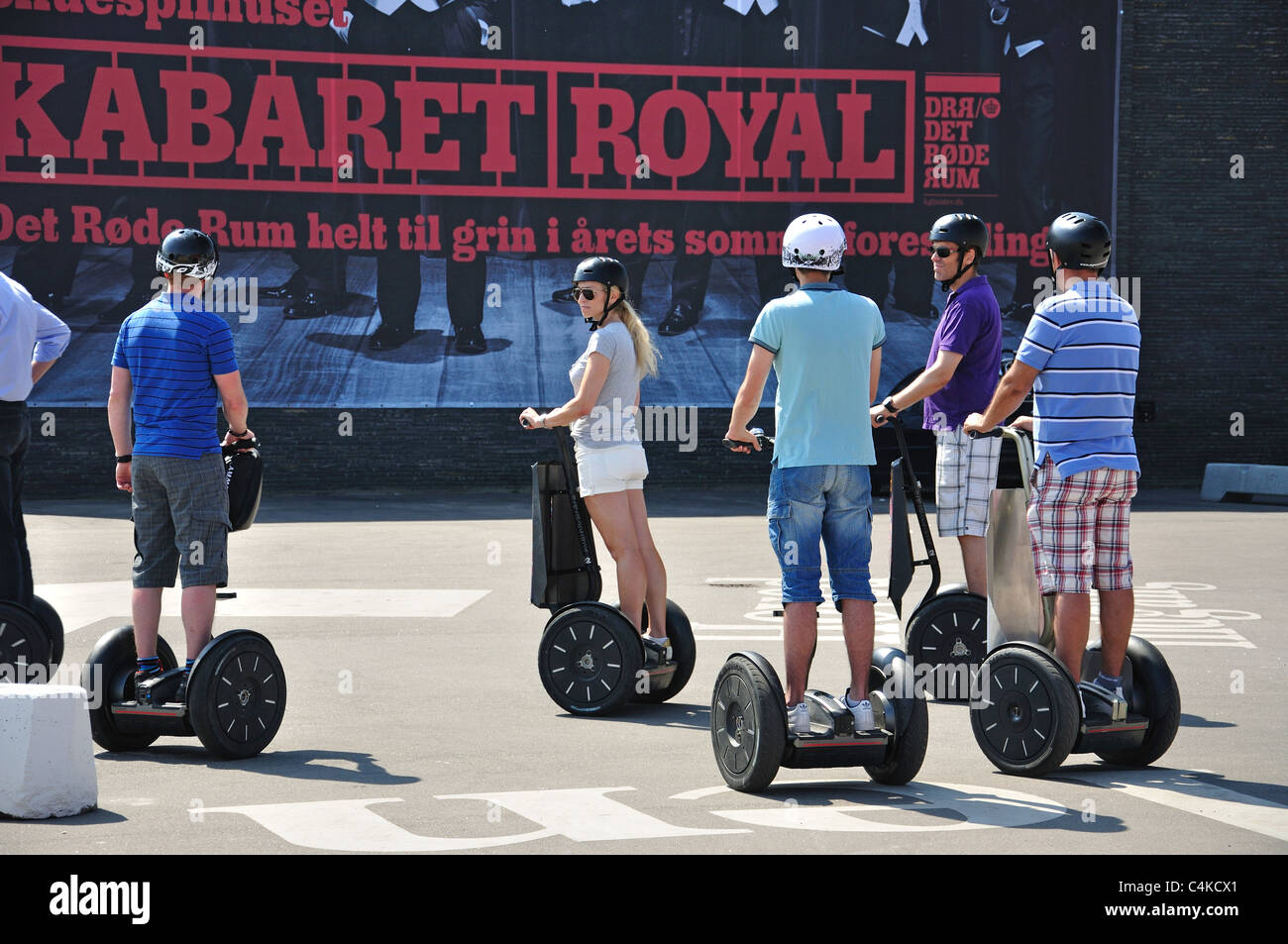 Groupe sur Segway i2 Personal Transporters par le Royal Danish Theatre, Copenhague (Kobenhavn), Royaume du Danemark Banque D'Images