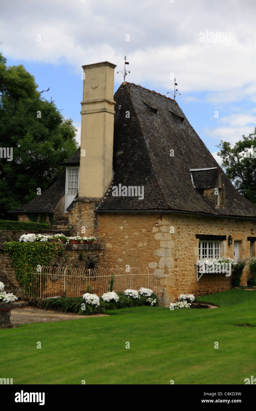 Cottage dans les jardins du Manoir d'Erignac Salignac Dordogne Perigord France Banque D'Images