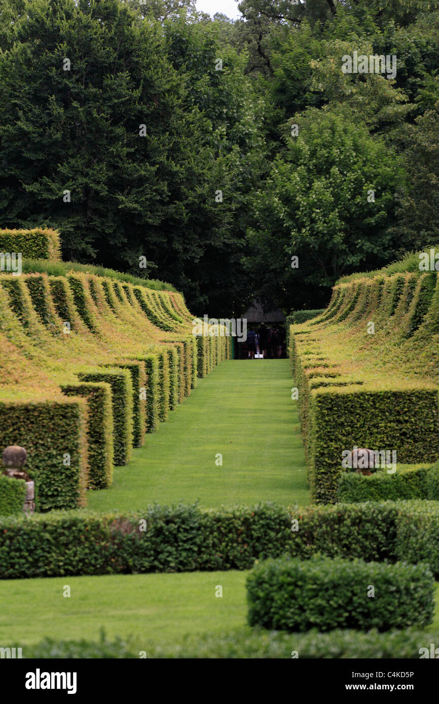 Jardin topiaire formelle dans les haies des Jardins du Manoir d'Erignac Salignac Dordogne Perigord France Banque D'Images