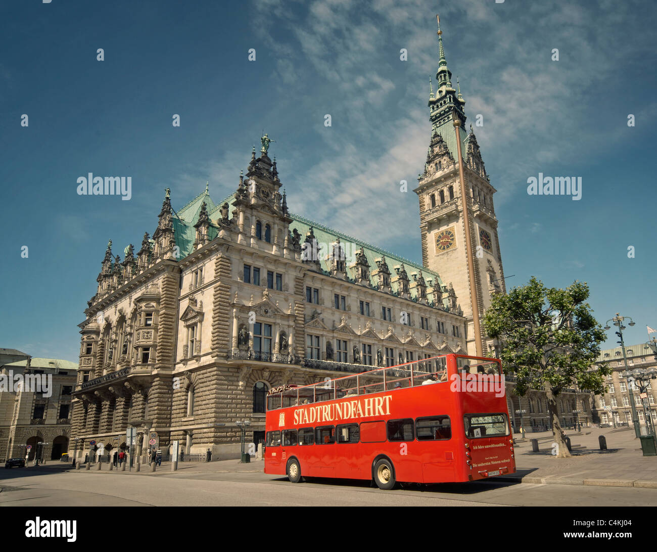 Vue de l'historique hôtel de ville de Hambourg (Allemagne) Banque D'Images