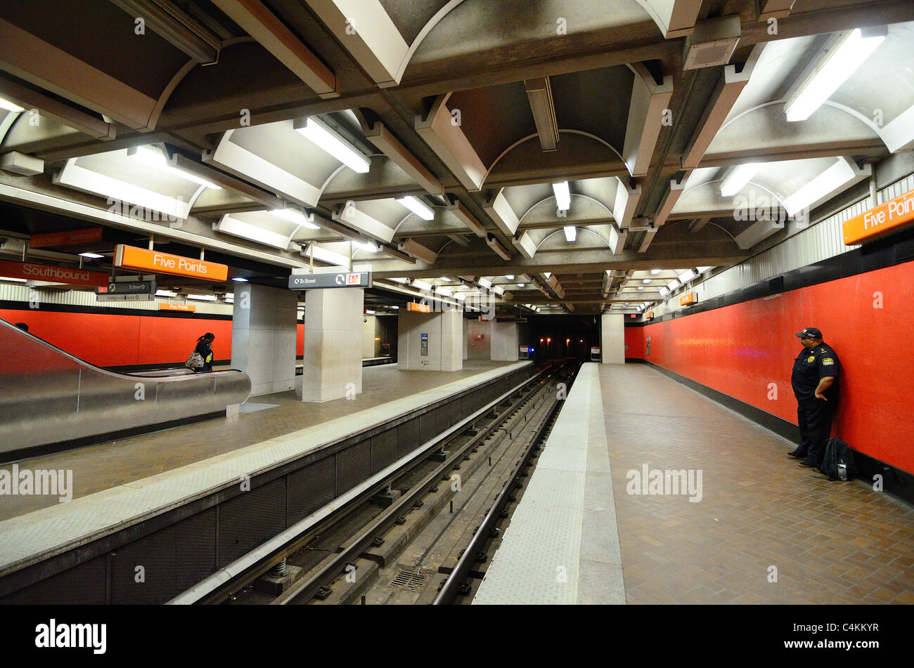 La plate-forme à cinq points Station, partie de Metropolitan Atlanta Rapid Transit Authority (MARTA) à Atlanta, Géorgie. Banque D'Images