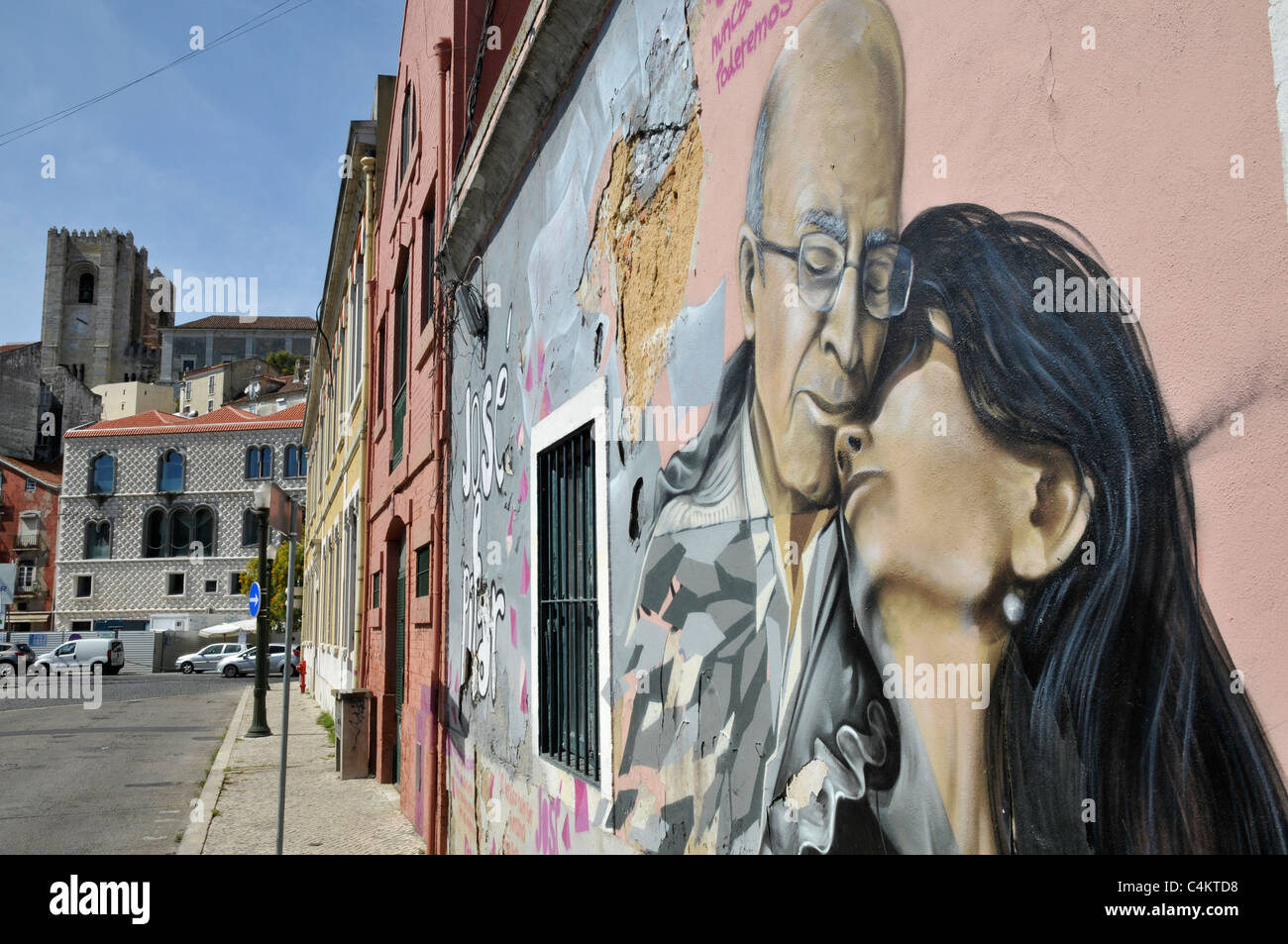Jose Saramago et Pilar del Rio, un graffiti sur un mur près de la Fondation Saramago, Lisbonne, Portugal Banque D'Images