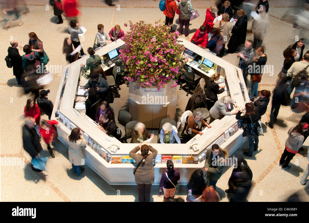 Grand Hall, un kiosque d'information, Metropolitan Museum of Art, New York, Banque D'Images