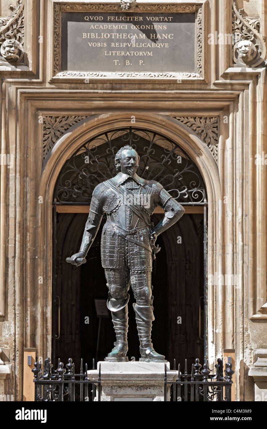 Divinity School Oxford Royaume-uni Statue comte de Pembroke Banque D'Images