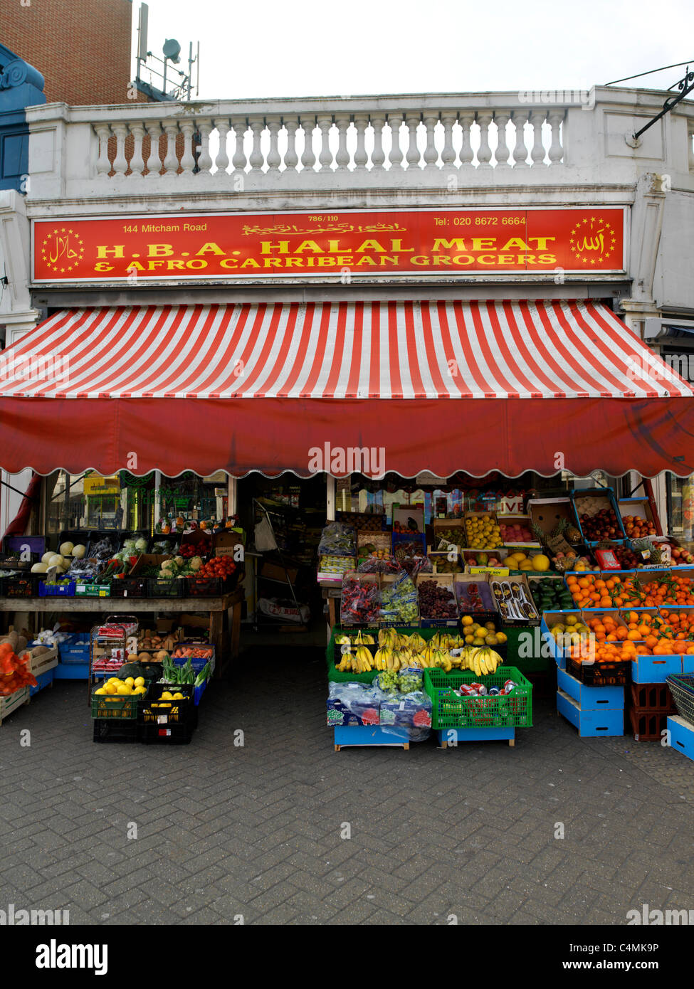 La viande halal Shop et de l'Afro Caraïbes Épicerie dans Tooting London England Banque D'Images