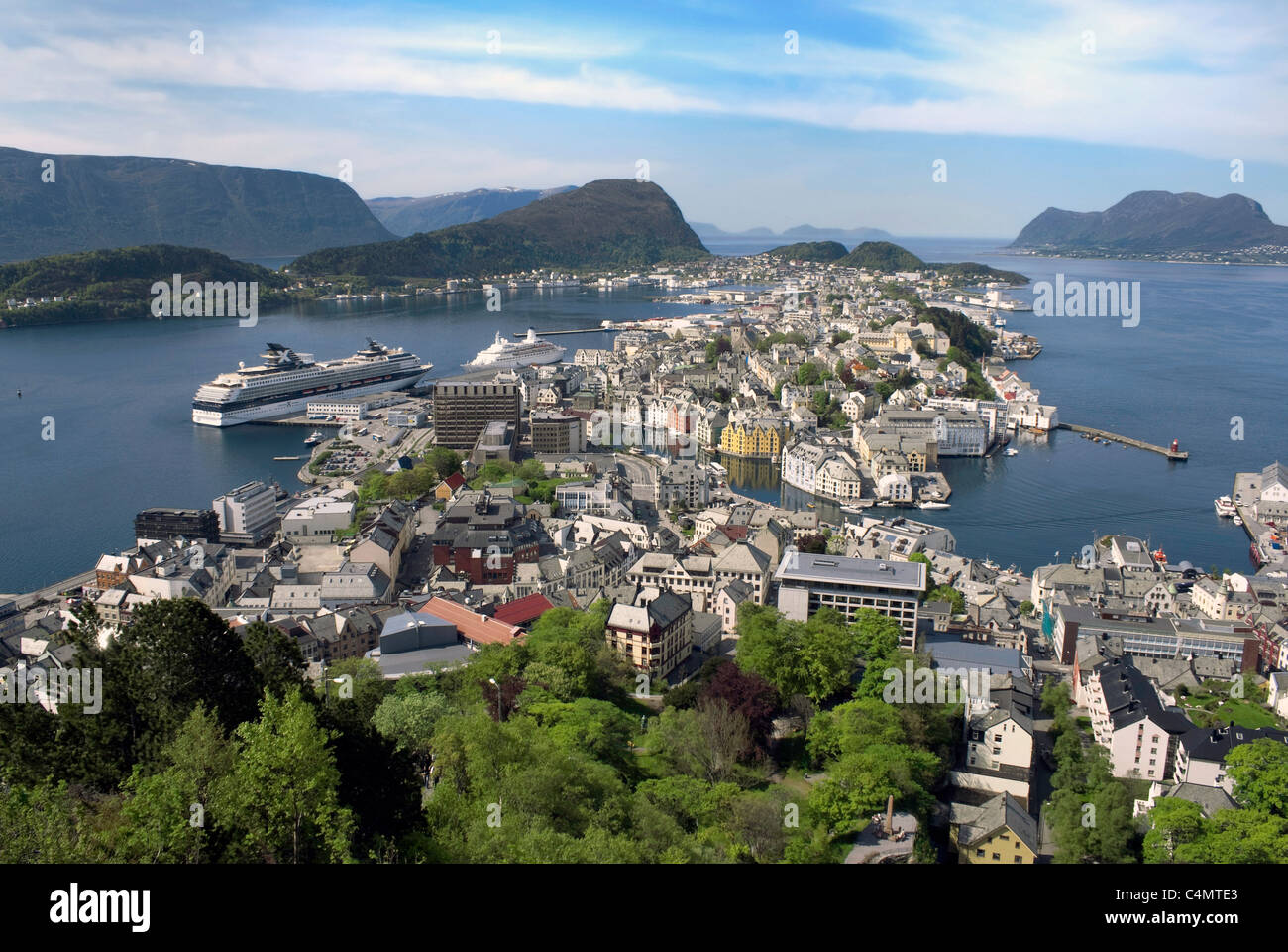 Scenic Vue aérienne de Alesund, Norvège sur une journée ensoleillée. Banque D'Images
