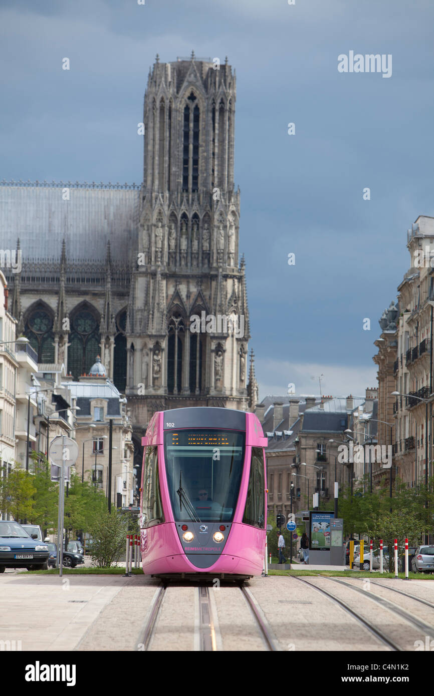 France, Reims, tramway, tramway, train, rail, cathédrale, ville, transport, urbain, village, Notre-Dame,bâtiments, voyager, moderne Banque D'Images