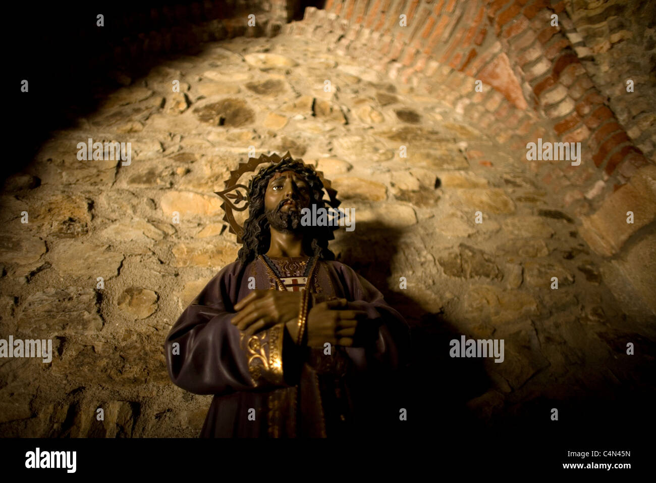 Une sculpture du Christ de Medinacelli affiché dans un churchin la Française, Saint James Way, Espagne Banque D'Images