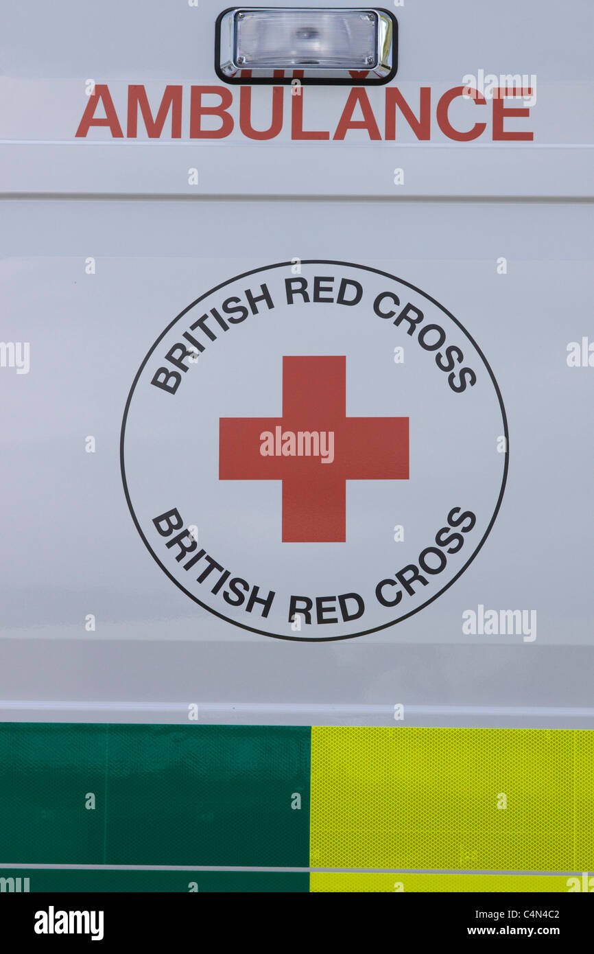 La Croix-Rouge britannique Logo sur le côté d'une Ambulance Banque D'Images