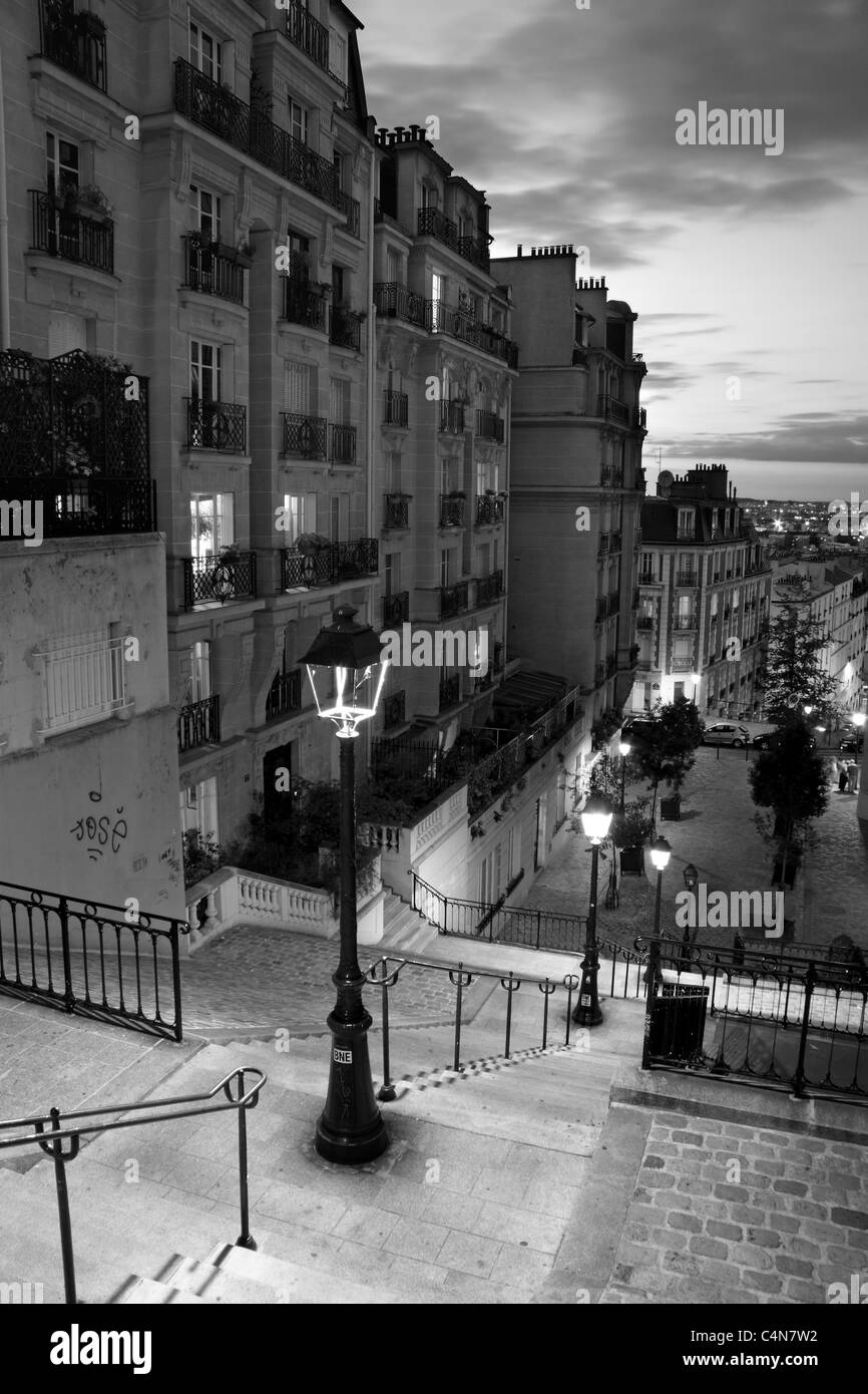 Une soirée à la vue, le long de la célèbre étapes à Montmartre, à Paris, France Banque D'Images