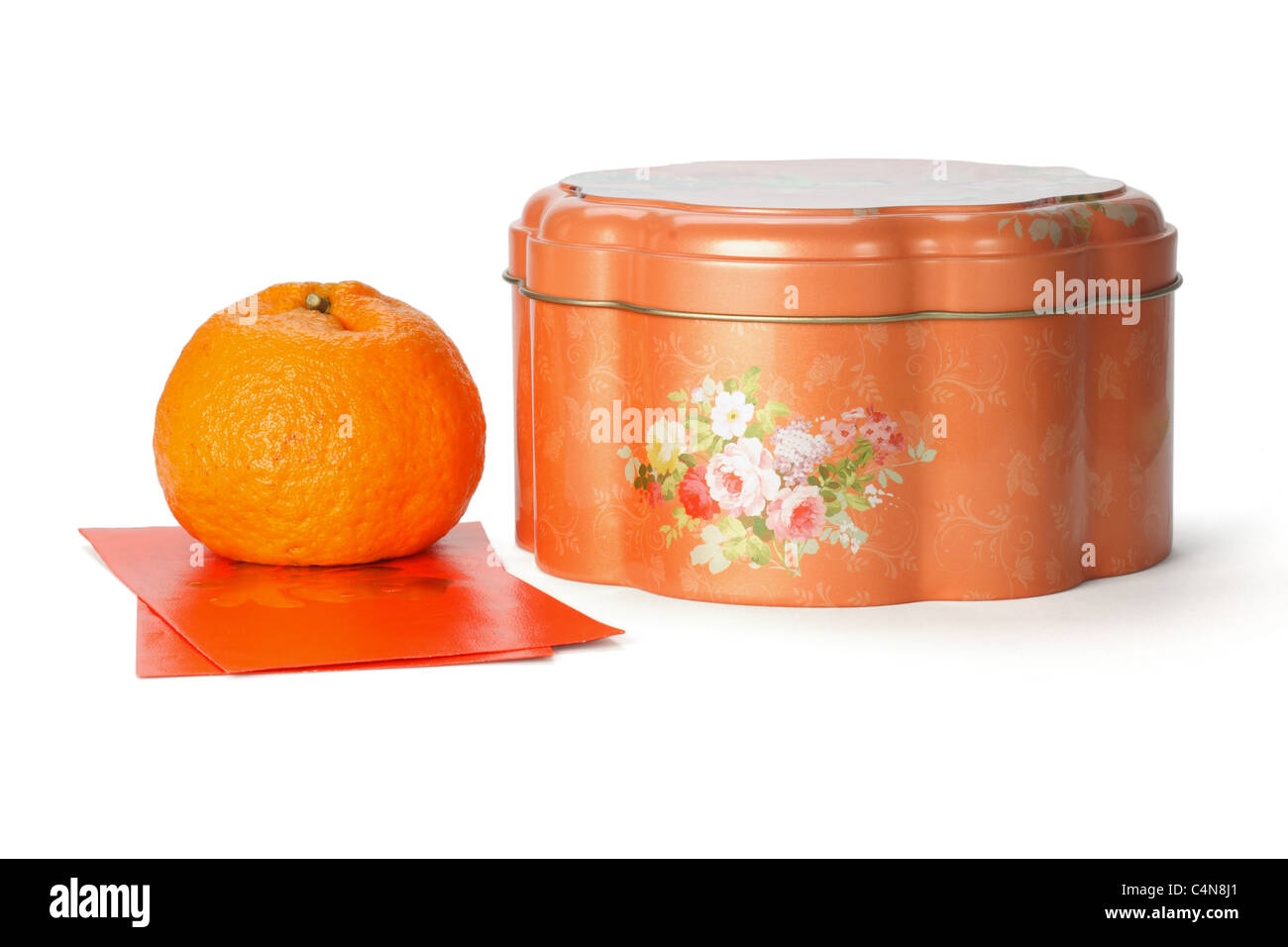 Le nouvel an chinois, les paquets rouge orange mandarine et boîte-cadeau sur blanc Banque D'Images