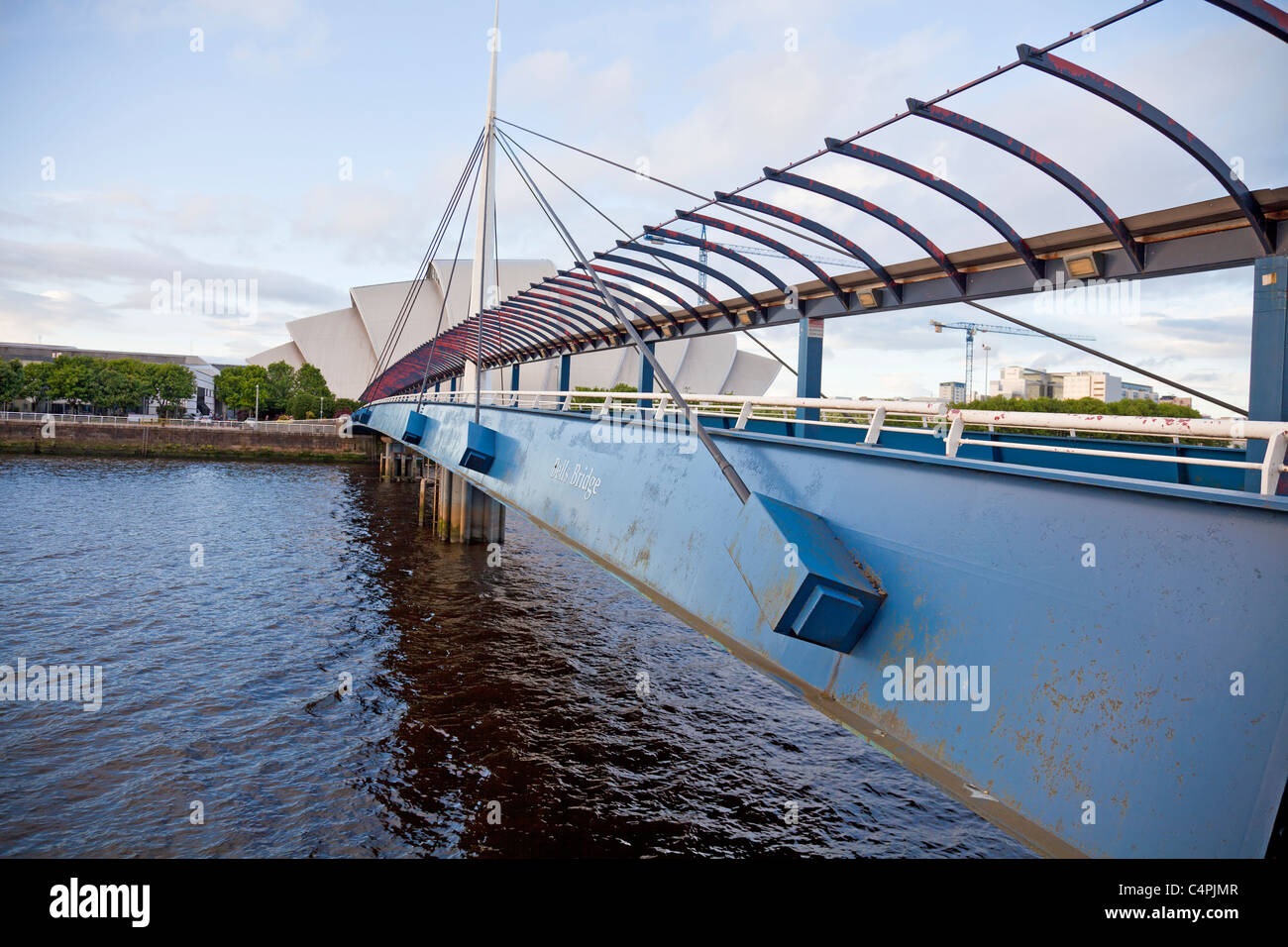 Pont de cloches, une suspension passerelle sur la rivière Clyde entre Finnieston Quay et du Pacifique à Glasgow, à Clyde Auditorium. Banque D'Images