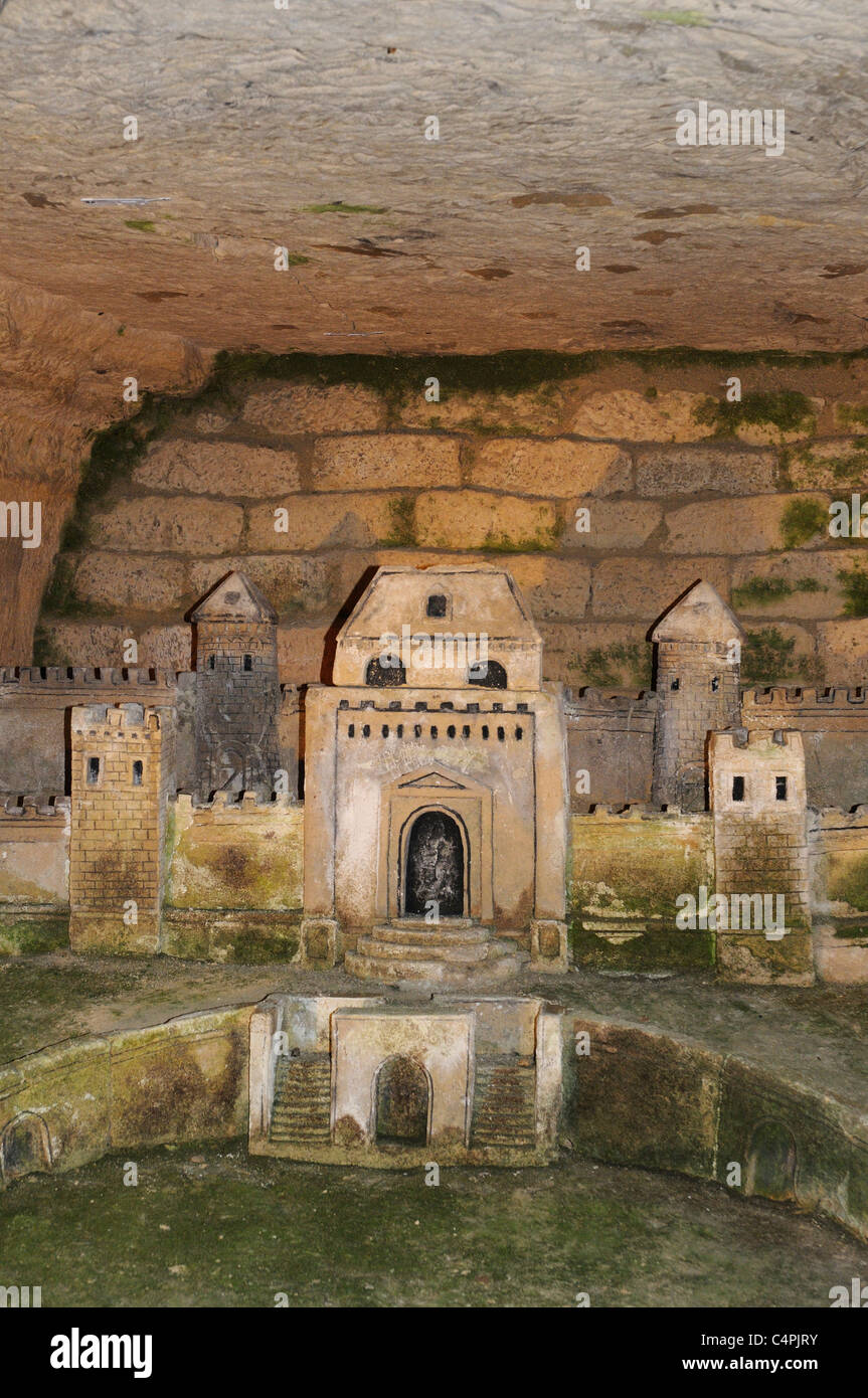 Sculpture de Port Mahon fort sculptés dans les murs des catacombes de Paris Banque D'Images