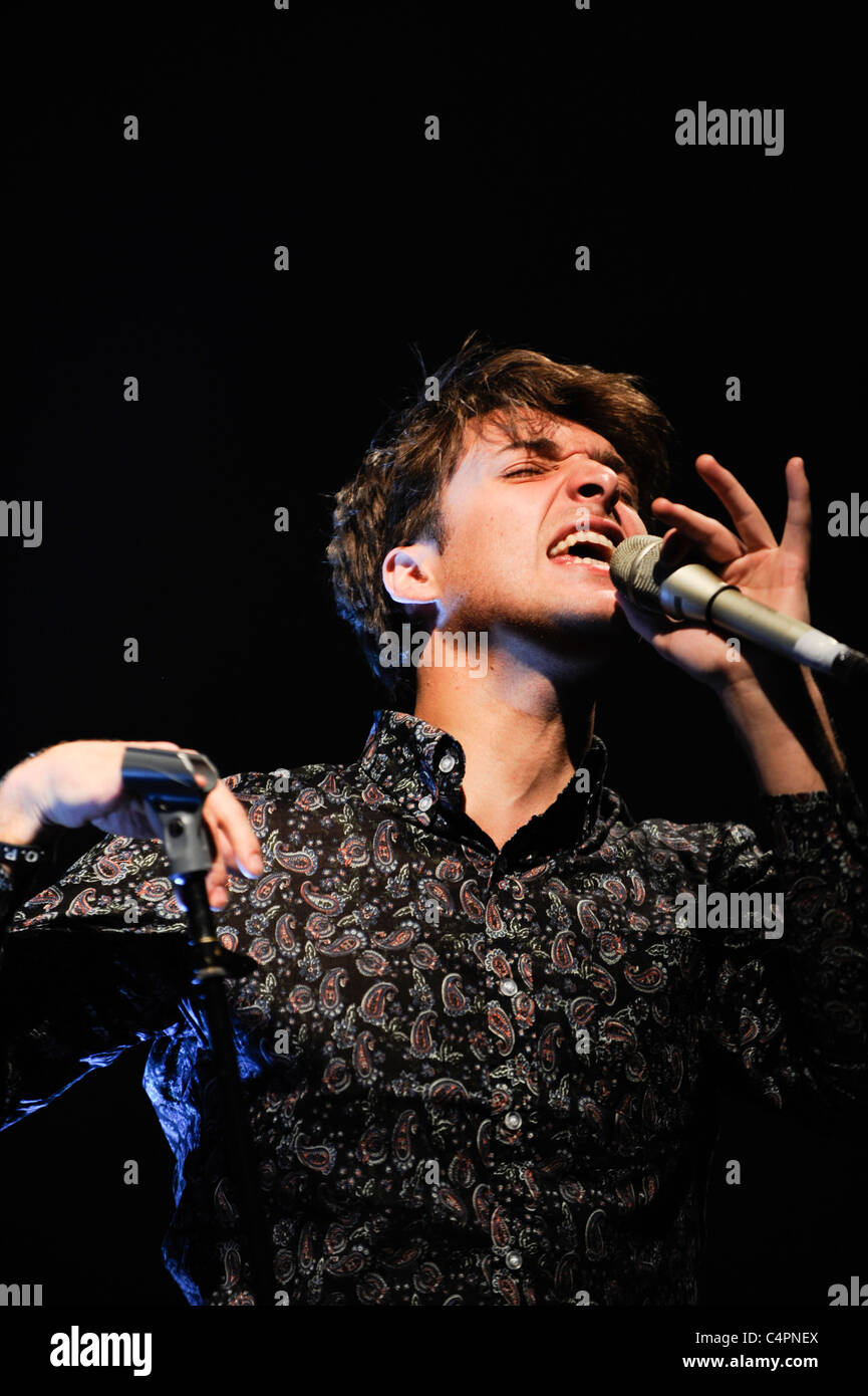 Paolo Nutini Aberystwyth Arts Centre l'homme sur la scène de chant chanteur musicien de scène Banque D'Images