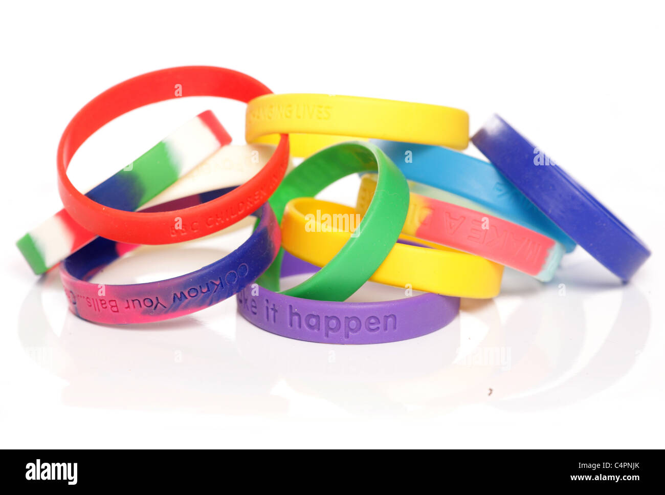 Divers Bracelets de collecte caritative découpe studio Banque D'Images