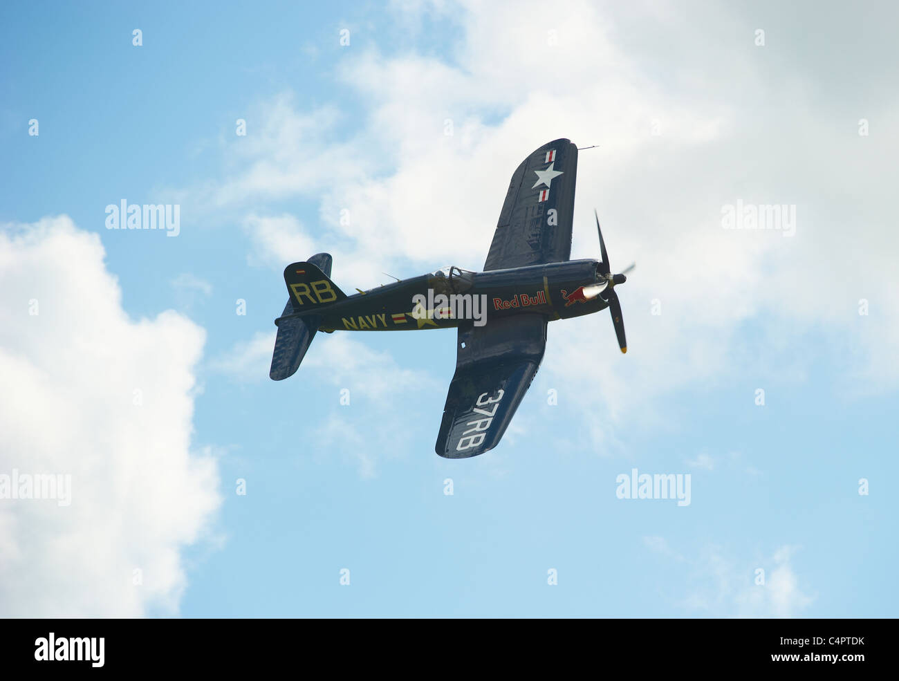 Chance Vought F4U-4 Corsair Flying Bulls Red Bull MEMORIAL AIR SHOW 2011 Roudnice nad Labem République Tchèque Banque D'Images