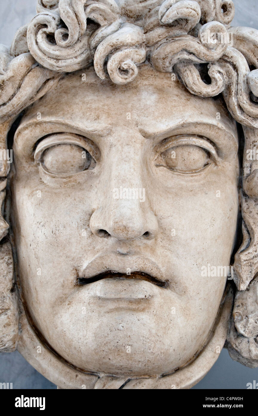 En tête de la Gorgone Méduse Musées du Capitole, Rome, Italie Banque D'Images