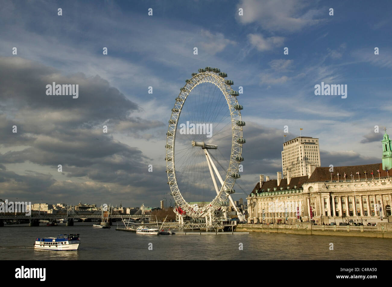 L'Oeil de Londres près de la Tamise, Londres. Banque D'Images
