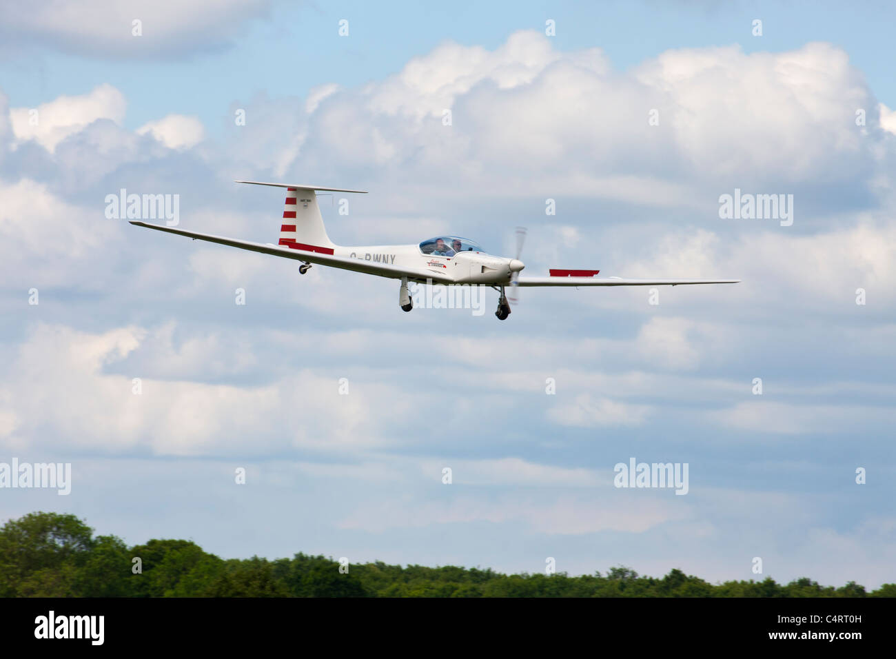 Aeromot AMT-200 Super Ximango G-BWNY en approche finale à la terre à l'Aérodrome de Sturgate Banque D'Images