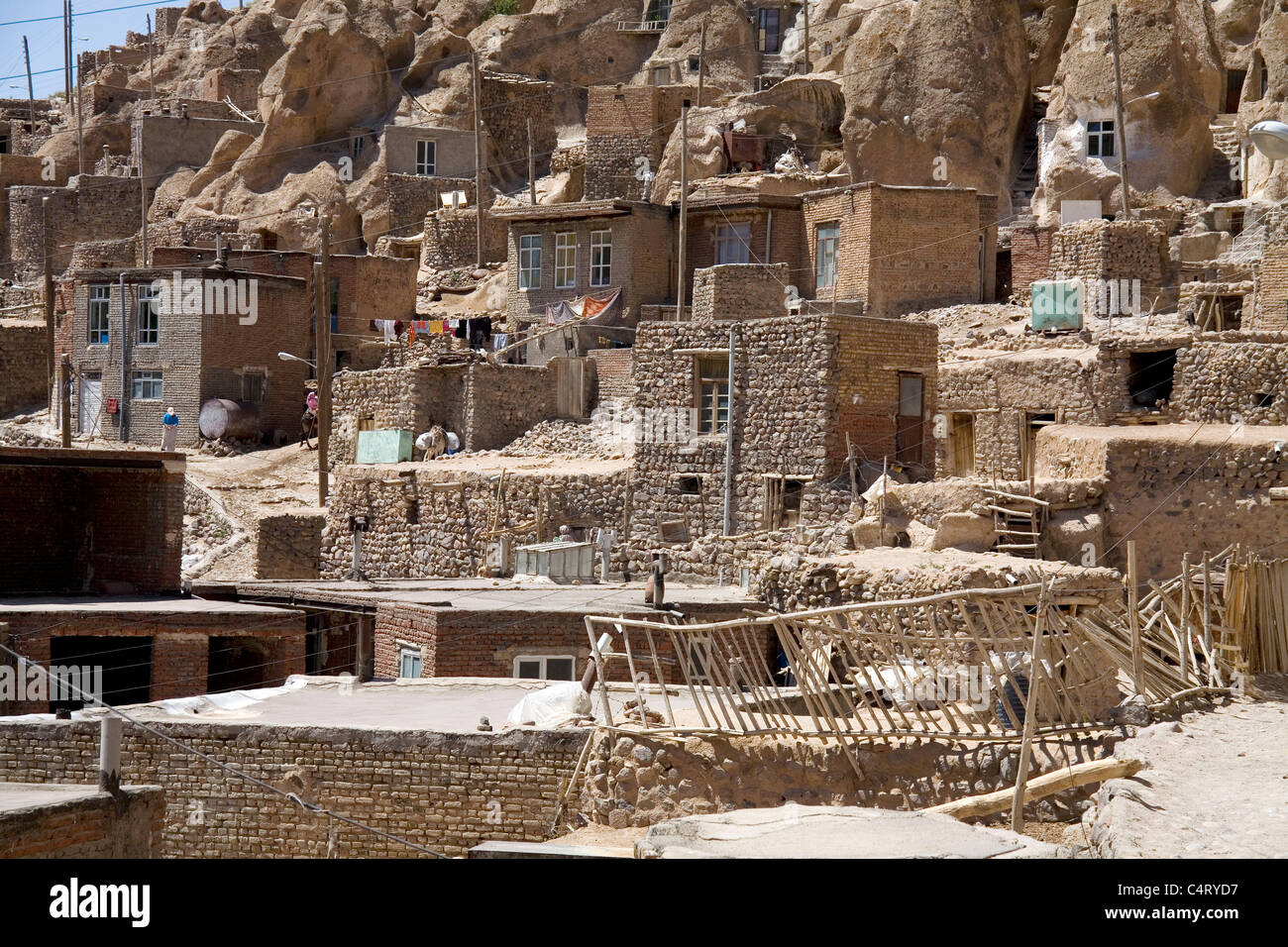 Maisons de boue dans le village de Kandovan, l'Iran sur le côté de la montagne Banque D'Images