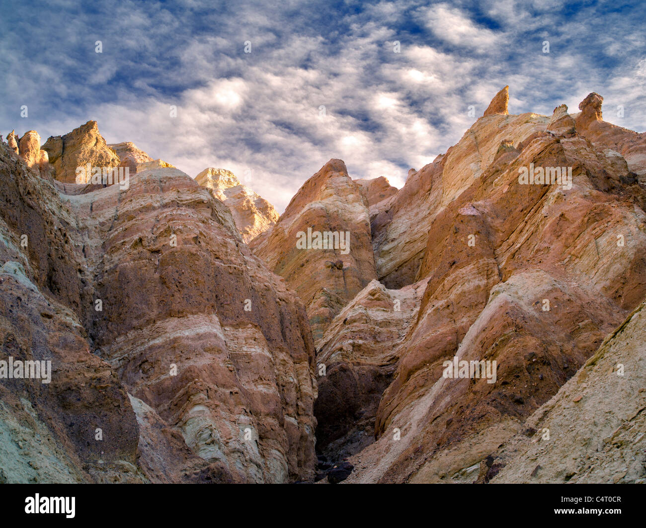 Les formations de roche de Golden Canyon Trail. Death Valley National Park, Californie Banque D'Images