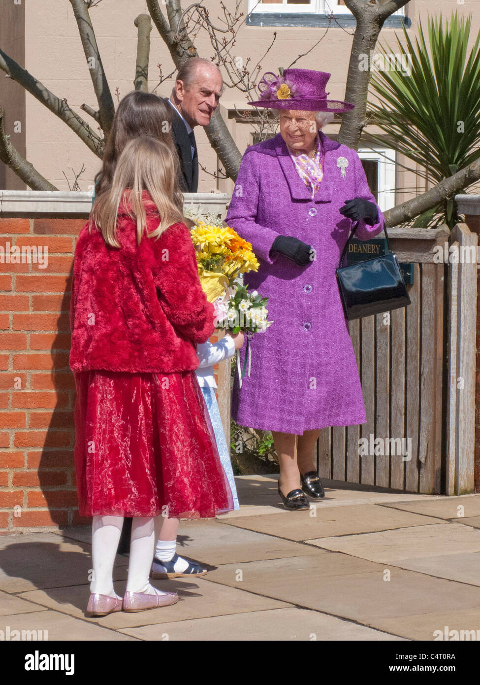 Sa Majesté la Reine Elizabeth II et le duc d'Édimbourg à la doyenne de la Maison de Windsor, Windsor, Pâques 2010. JMH5014 Banque D'Images