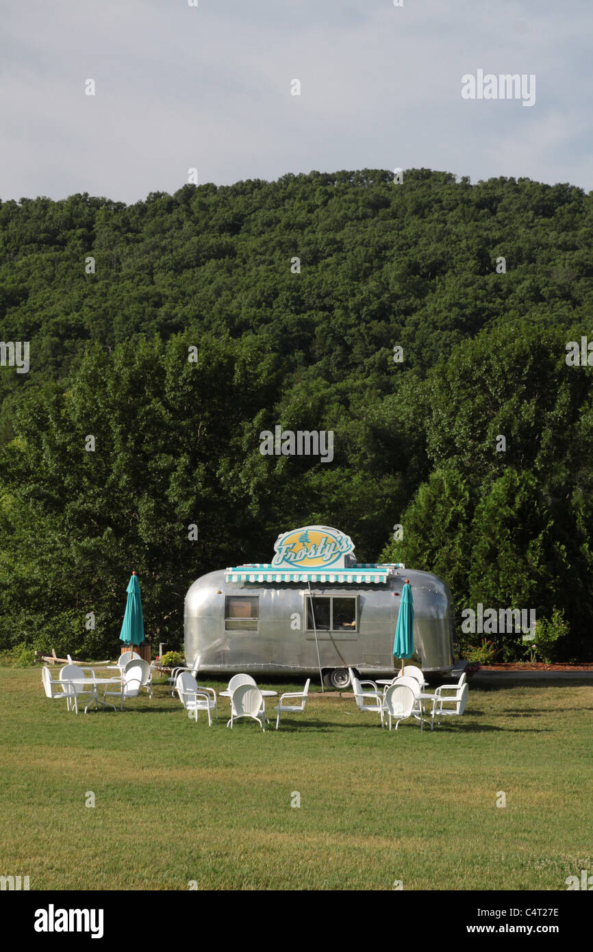 Une remorque Airstream c'est un stand de crème glacée. Banque D'Images
