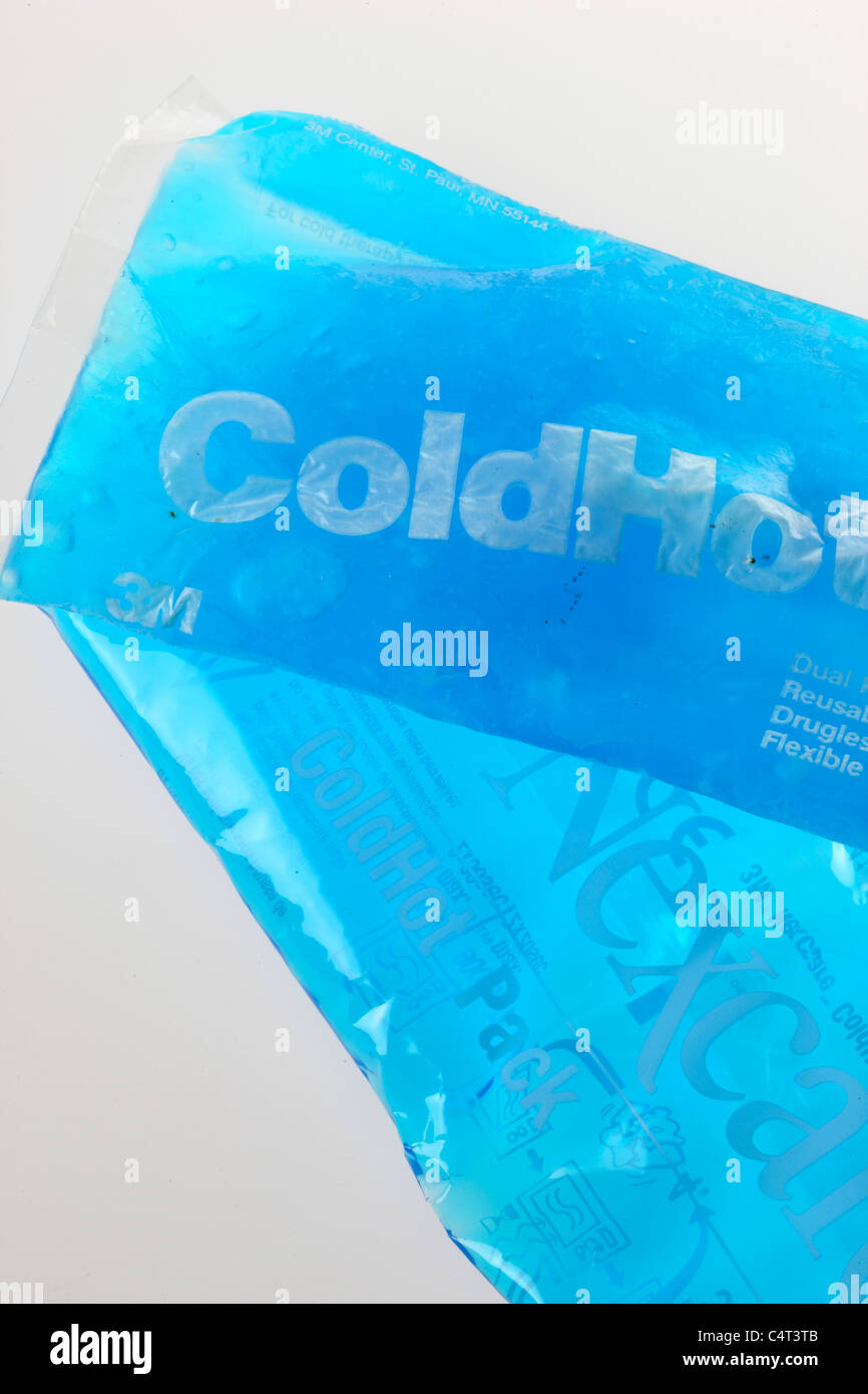 Gel bleu, paquet de refroidissement. Pour le refroidissement des parties du corps, comme une entorse à la cheville. Banque D'Images