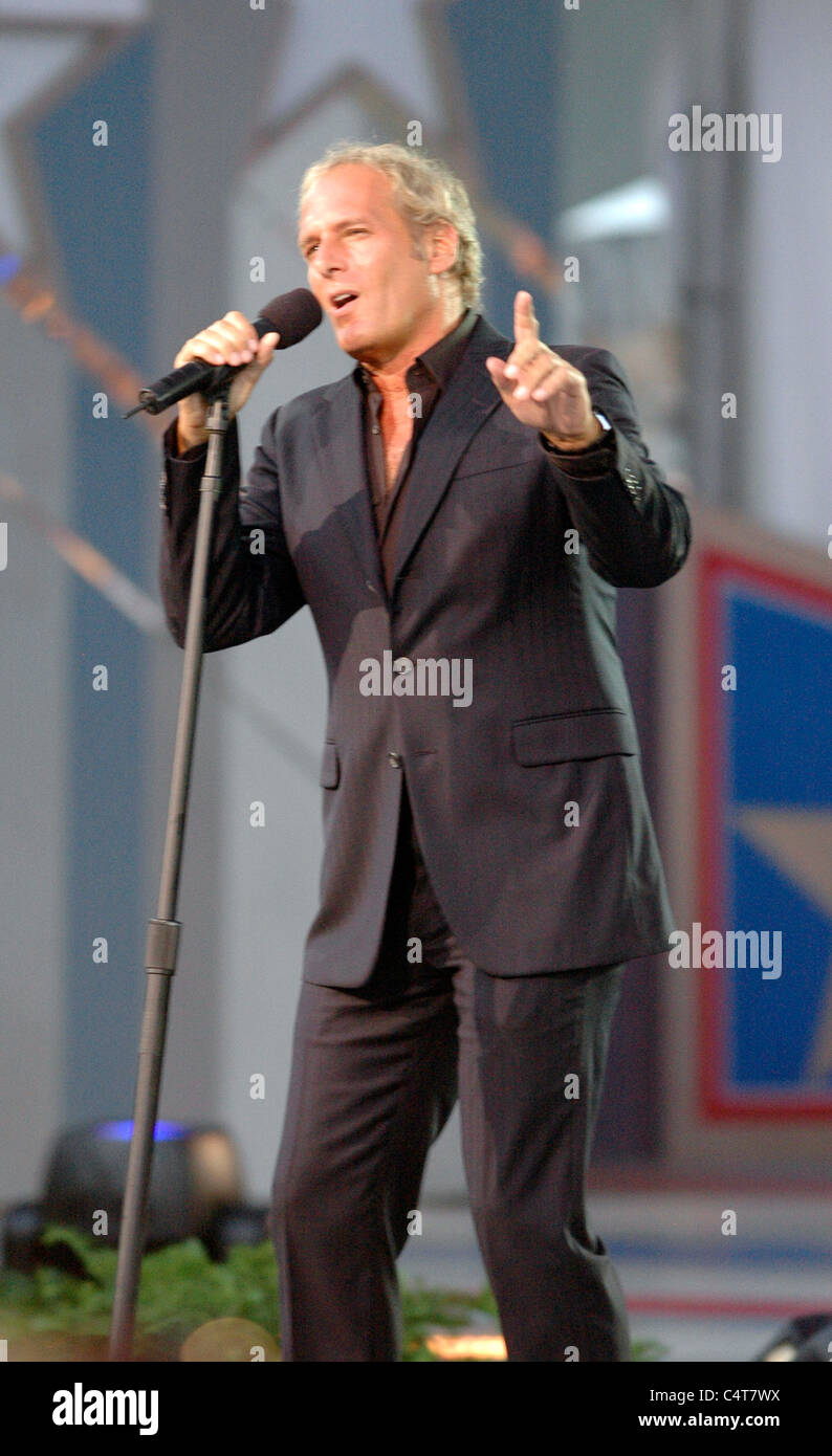 Michael Bolton effectue à la répétition générale pour le quatrième 2006 Capitol Holiday Concert au Capitole . Banque D'Images