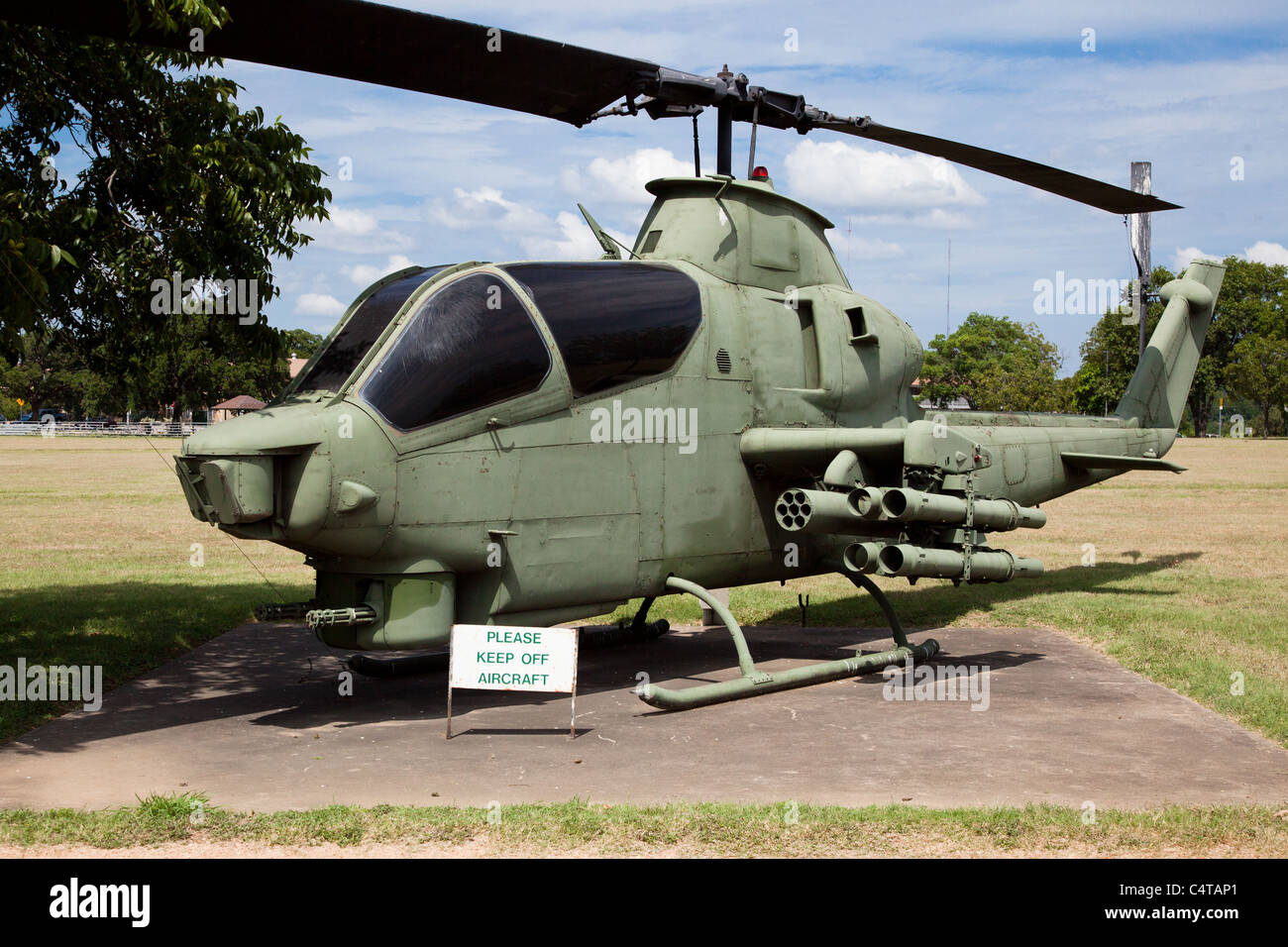Hélicoptère d'attaque Cobra équipés de roquettes au Camp Mabry, accueil de la Garde nationale du Texas à Austin, Texas Banque D'Images