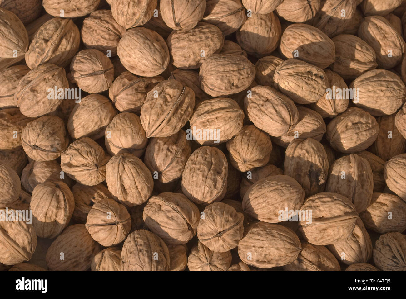 Noix sains trouvés à un marché en plein air Banque D'Images