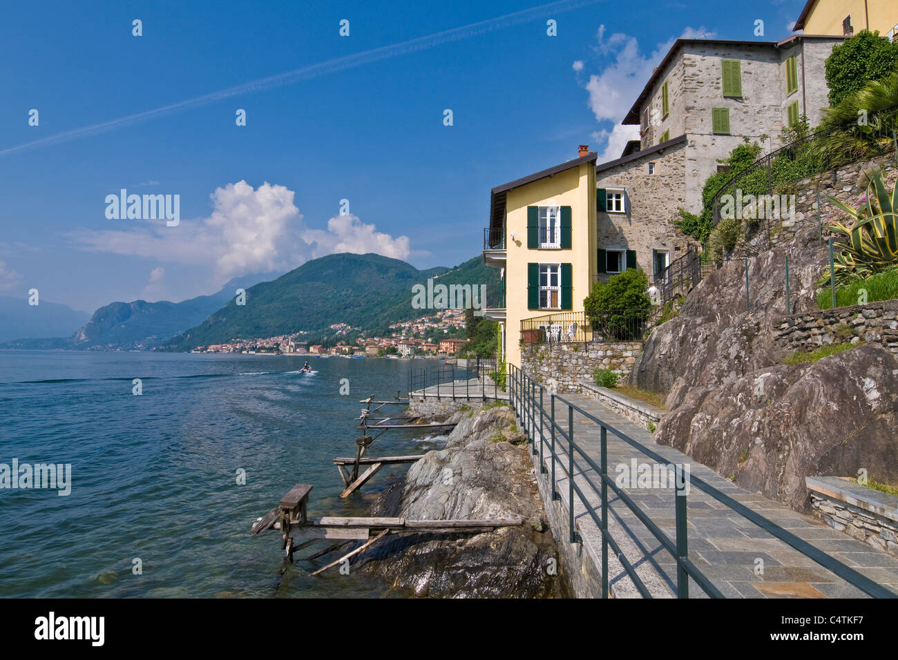 Emplacement pour les pêcheurs, Rezzonico, lac de Côme, Italie Banque D'Images