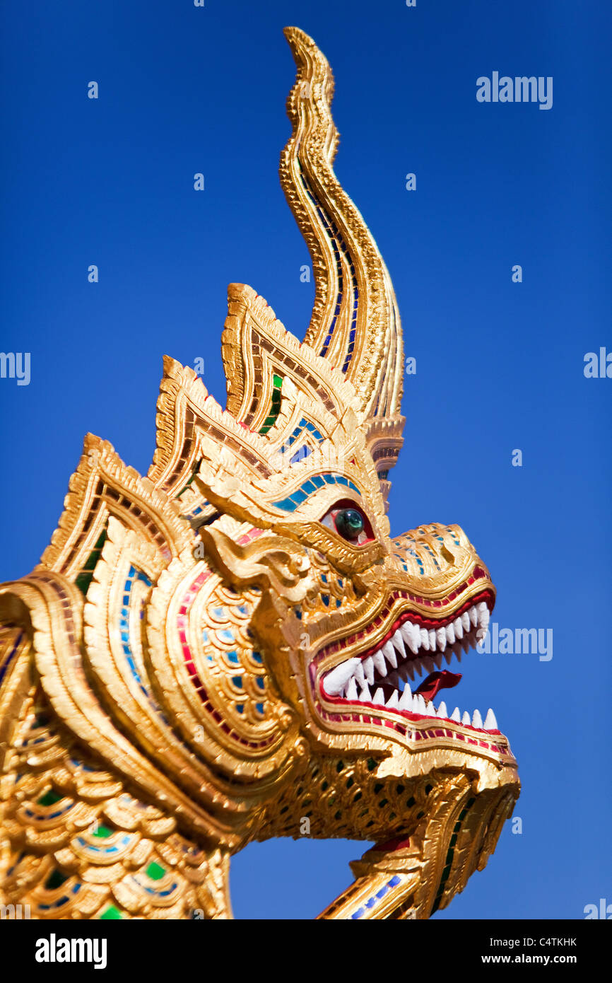 Statue d'un Dragon à Wat Phra Singh, Chiang Mai, Thaïlande Banque D'Images Statue d'un Dragon à Wat Phra Singh, Chiang Mai, Thaïlande Banque D'Images